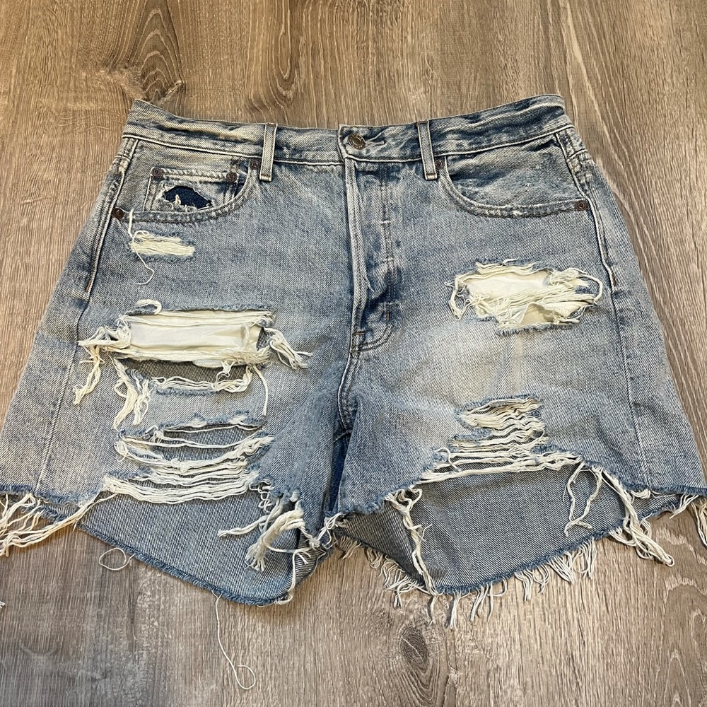 American Eagle 90’s boyfriend denim shorts